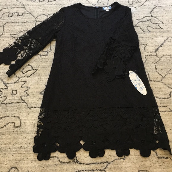 Dresses & Skirts - Black lace dress